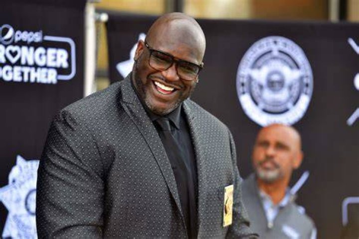 “Shaq’s Hands Are So Big the Lobster Looks Like a Shrimp”: 7 Ft Shaquille
O’Neal’s Gigantic Height Leaves NBA World in Disbelief All Over Again