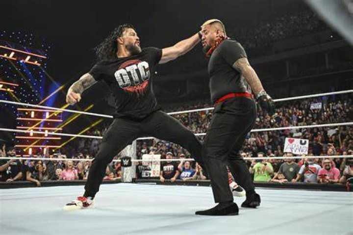 “Sharp End of the Stick”: WWE SmackDown GM Brutally Burns Roman Reigns by
Comparing Him Against Solo Sikoa Destroying John Cena