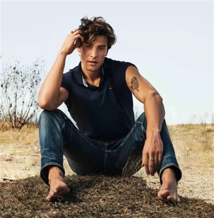 Shawn Mendes in Tommy Hilfiger
