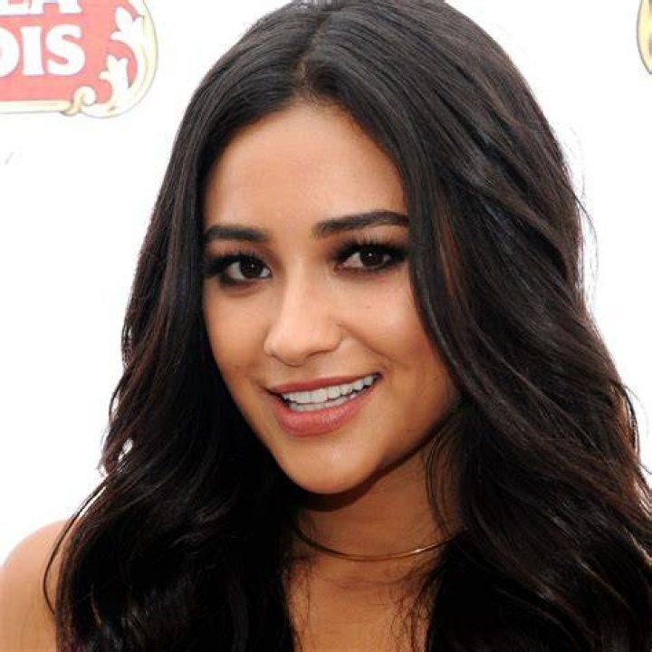 Shay Mitchell Height: Everything You Need To Know About The Actress And Model