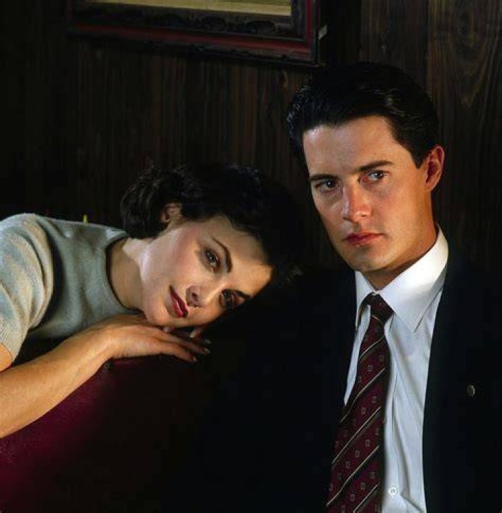 Sherilyn Fenn and Kyle MacLachlan as Audrey Horne and Agent Dale Cooper in Twin Peaks
