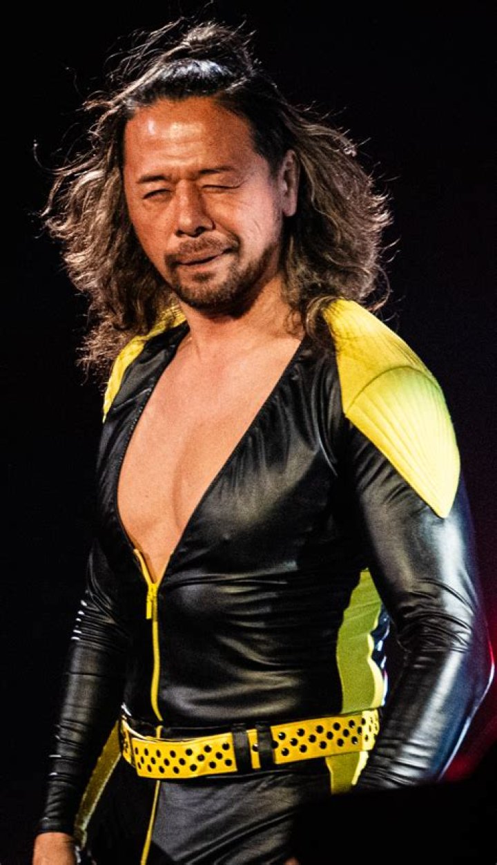 Shinsuke Nakamura Surfs