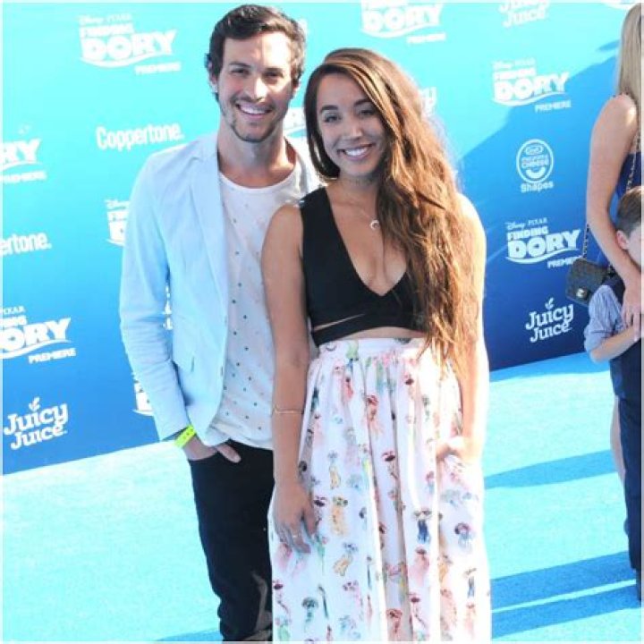 Sierra Deaton net worth