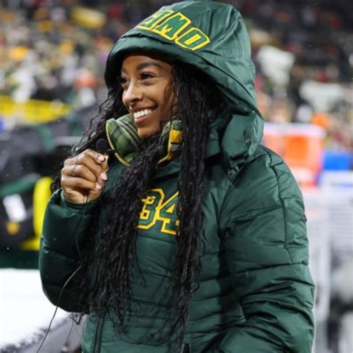 Simone Biles Joins Forces With NFL Wives, Scores a ‘Touchdown Shot’ After Latest
Packers’ Game