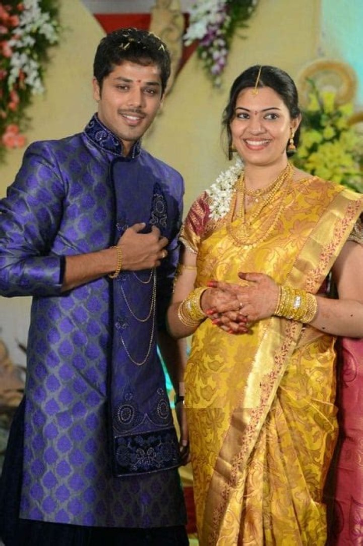Singer Geetha Madhuri Age, Husband, Daughter, Songs List, Family