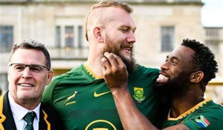 Siya Kolisi responds to RG Snyman. Siya Kolisi responds to RG Snyman.
