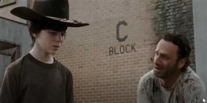 Sophia talking to Carl in Walking Dead.