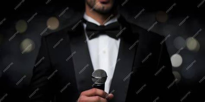 Speech, Suit, Public speaking, Formal wear, Gesture, Businessperson, Art, 