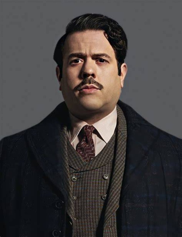 Split image of Jacob Kowalski and Petunia Dursley