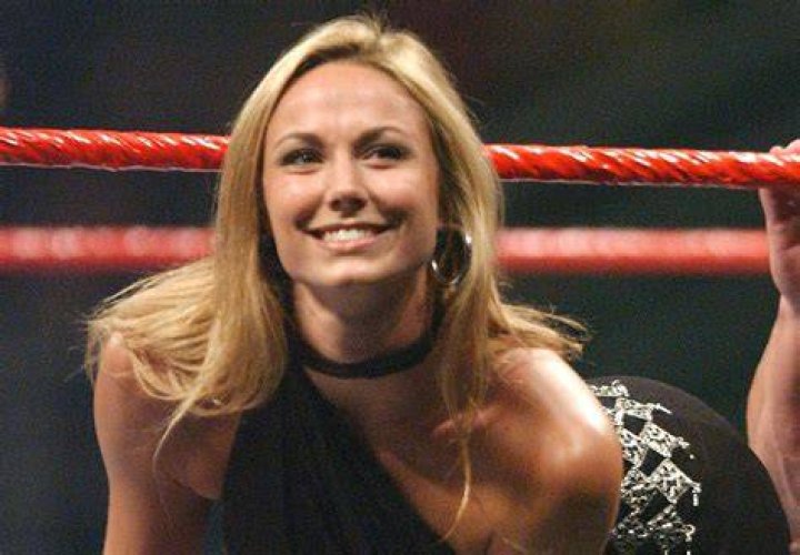 Stacy Keibler wrestling
