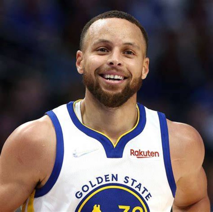 Stephen Curry Playfully Unveils His “Below the Rim” Approach to Vertical Jump