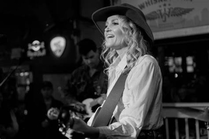 Story Behind the Song Kalsey Kulyk, 'Roll With It'