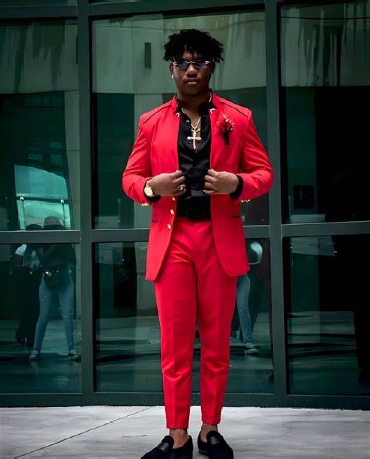Suit, Red, Formal wear, Fashion, Fashion design, Tuxedo, Outerwear, Event, Shoe, Blazer, 