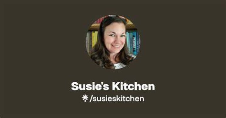 Susie in the kitchen in Curb Your Enthusiasm