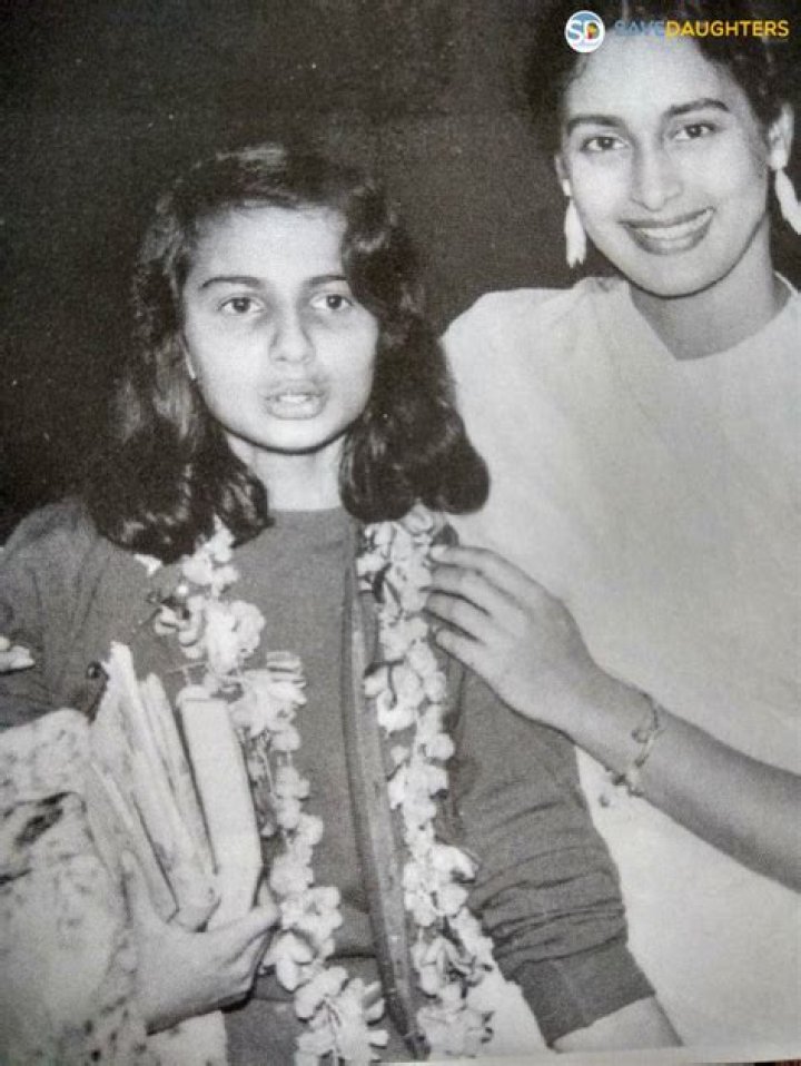 Tanuja Sister, Husband, Parents, Net Worth, Height, Family