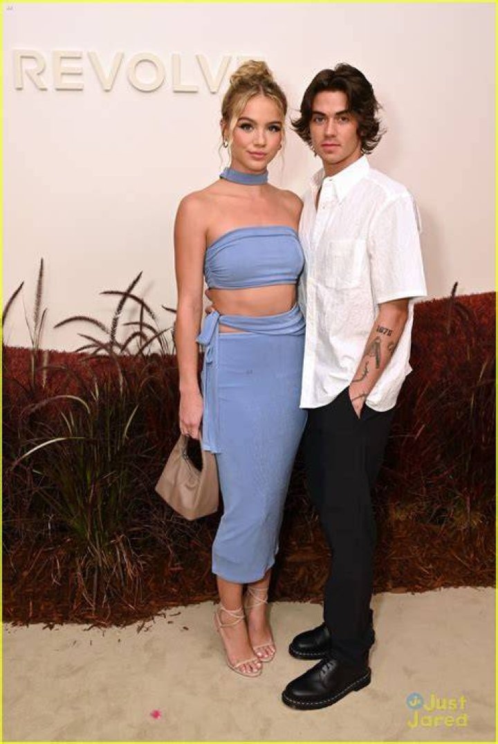 Tate McRae The Revolve gallery at New York Fashion Week02 GotCeleb