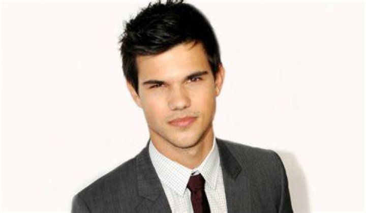 taylor lautner twilight scream queens cuckoo
