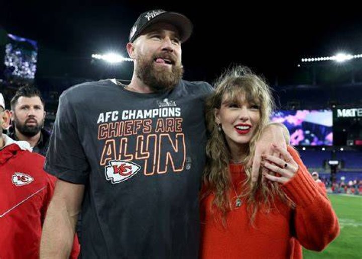 Taylor Swift and Her Dad Cheer on Travis Kelce at Chiefs Game