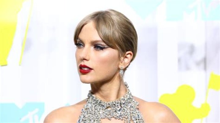 Taylor Swift Is Quite the Painter! See Her Art Skills