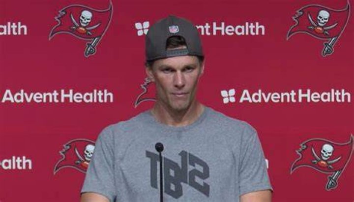“Thank You Everybody for Welcoming Me”: Tom Brady Ends Four-Minute Presser With
a Note of Gratitude and a Mysterious Bye-Bye