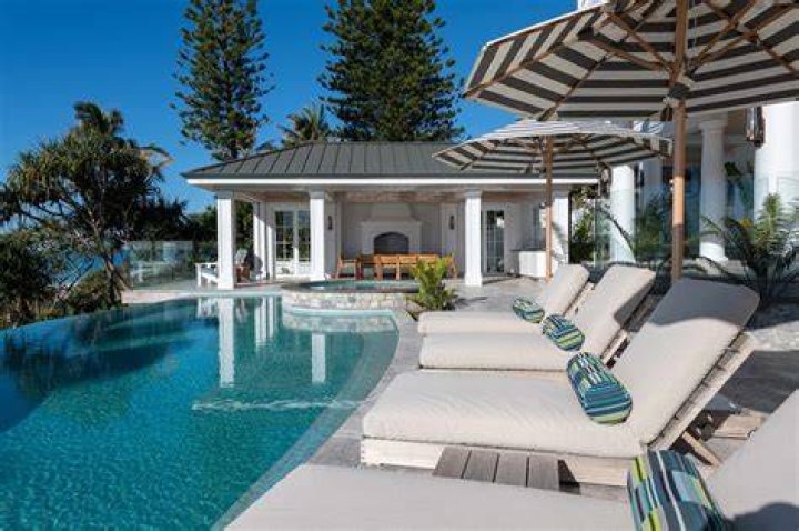 The beach house pool at qualia on Hamilton Island.