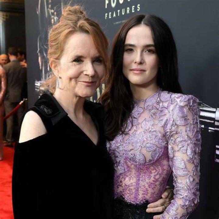 The Biggest Lesson Lea Thompson Passed on to Daughter Zoey Deutch