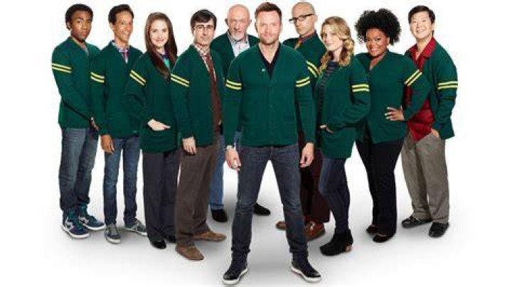 The cast of Community dressed as Pulp Fiction characters