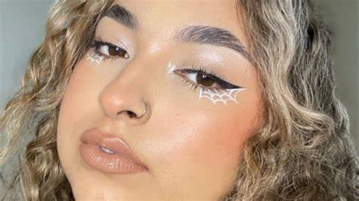 The Halloween-Inspired Eyeliner Trick That Will Enhance Your Spooky Look