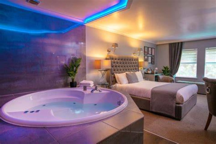 The hotel rooms have a relaxed feel, with decor inspired by natural materials. 