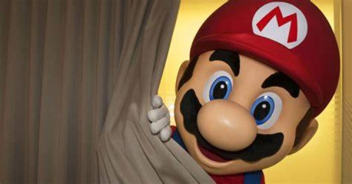 The internet reacts to that slightly creepy Mario photo