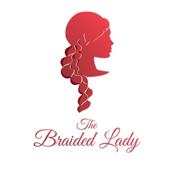 The lady added the braided extension on her eyebrow