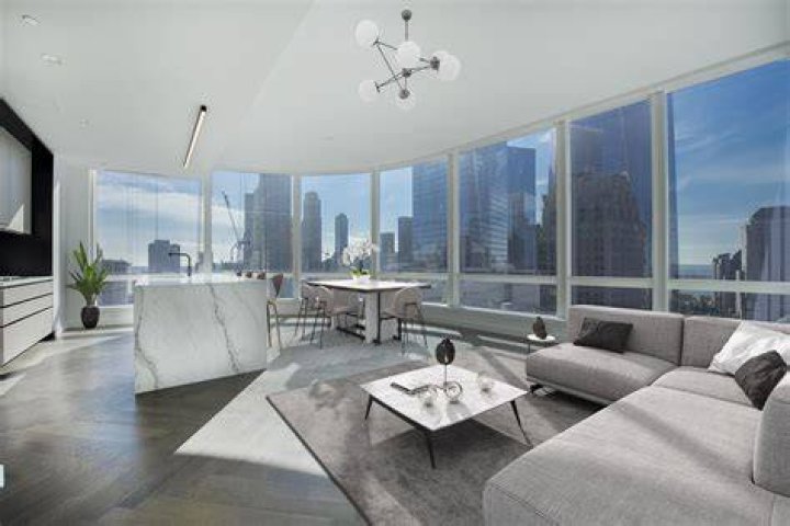 The luxury condo 20 East End Avenue and 149 Clinton Street in Brooklyn Heights