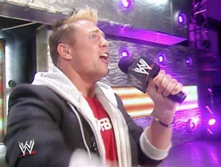 The Miz hosts the 2006 Diva Search