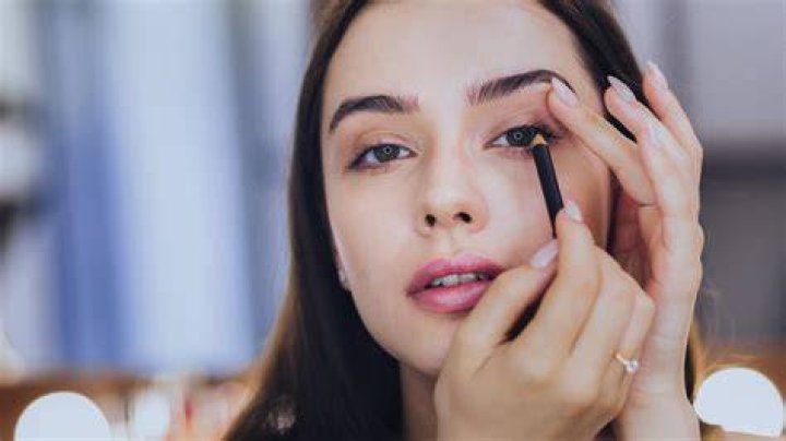 The TikTok Eyeliner Trick Professional Makeup Artists Have Thoughts About