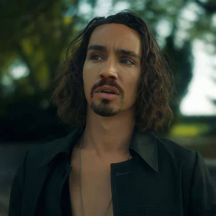 The Umbrella Academy Klaus Cha Cha Hazel
