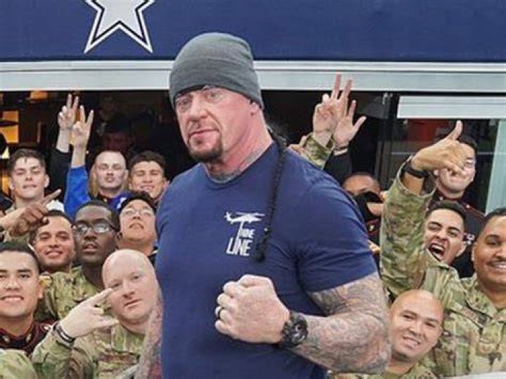 The Undertaker’s New Hair Style on Display As He Hangs Out With Ric Flair in
Home State of Texas