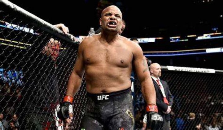 “There Was Really No Money Left”- Daniel Cormier Opens Up on Reebok Contract