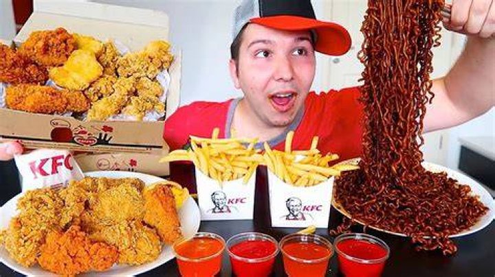 These Viral 'Mukbang' Stars Get Paid to Gorge on Food—at the Expense of Their Bodies