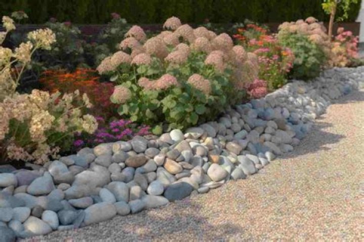 Tips for the Perfect River Rock Flower Bed