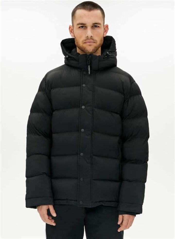 TNA Mr. Super Puff&trade; (CNW Group/Aritzia Inc.)