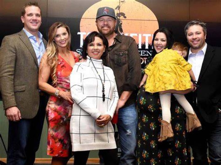 Toby Keith siblings Tracy Covel, Tonni Covel