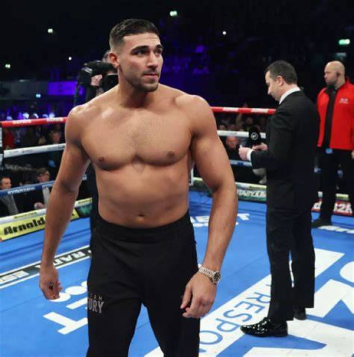Tommy Fury's age, record, net worth, Twitter, girlfriend, height, weight