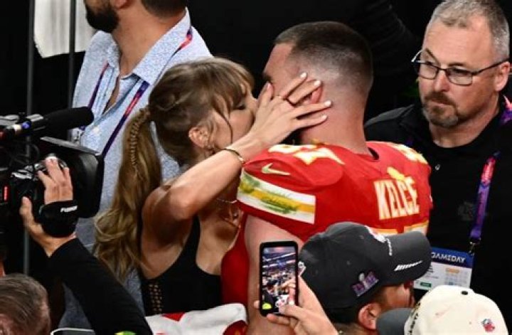 Travis Kelce kisses Taylor Swift travis kelce kisses taylor swift