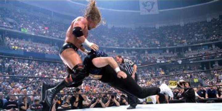Triple H v Rock 2000