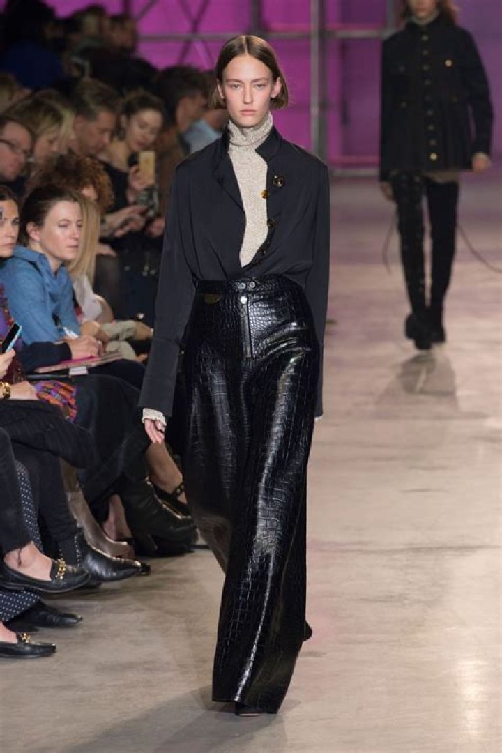 Trousers, Event, Fashion show, Outerwear, Runway, Style, Fashion model, Winter, Street fashion, Fashion, 