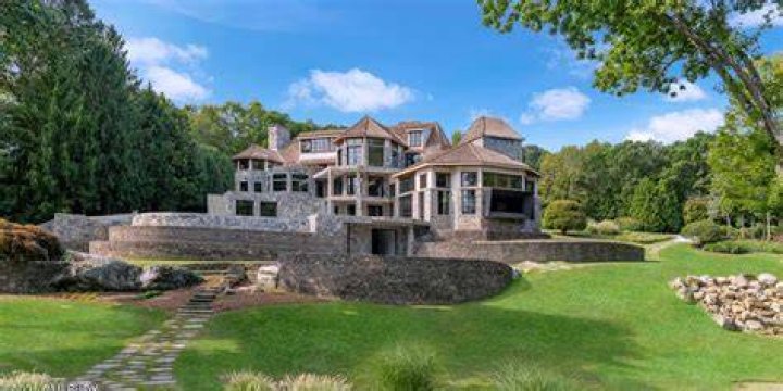 Turns Out That $32 Million Mansion Isn't Vince McMahon's After All