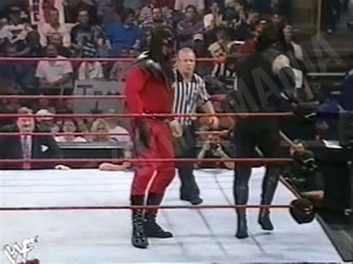Undertaker v Kane Survivor Series 1998 Cropped