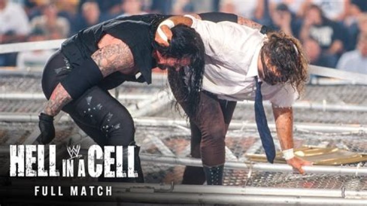 Undertaker vs Mankind Hell in a Cell
