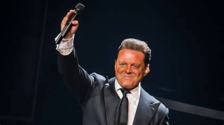Univision Developing Luis Miguel TV Series Despite Singer's Deal With