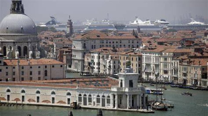 Venice bans cruise ships six weeks after return, UNESCO classification threat